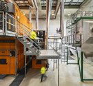 In der Heizzentrale am Irisweg entsteht die Fernwärme für das Murtenbiet in zwei Holzheizkesseln (orange).